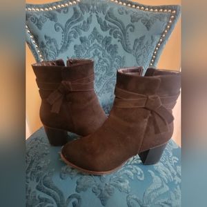 American Eagle ankle boots